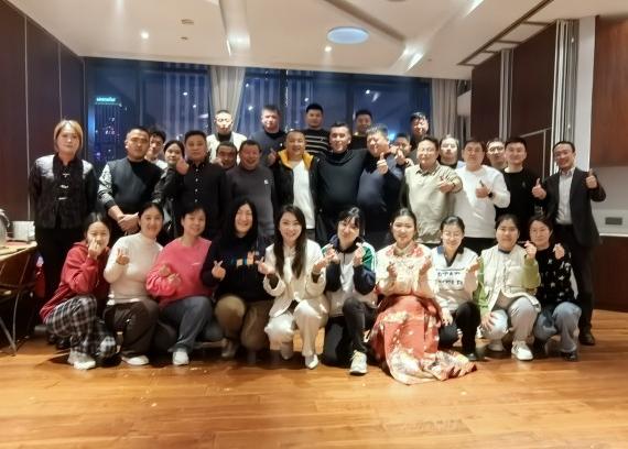 為夢(mèng)想-不止步，山東擇立集團(tuán)2025年會(huì)盛典圓滿(mǎn)落幕